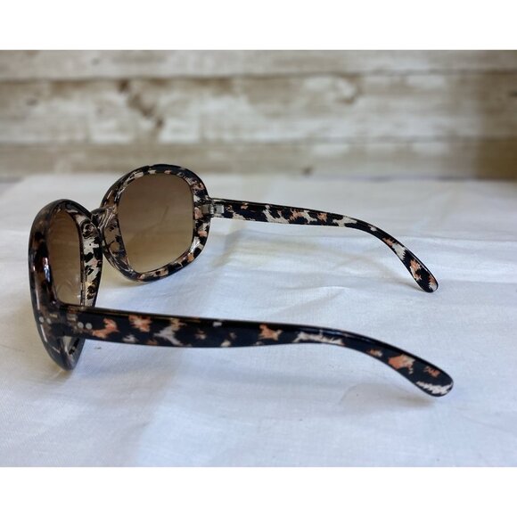 Vintage Oversized Fashion Sunglasses in Faux Tortoiseshell - Picture 3 of 15